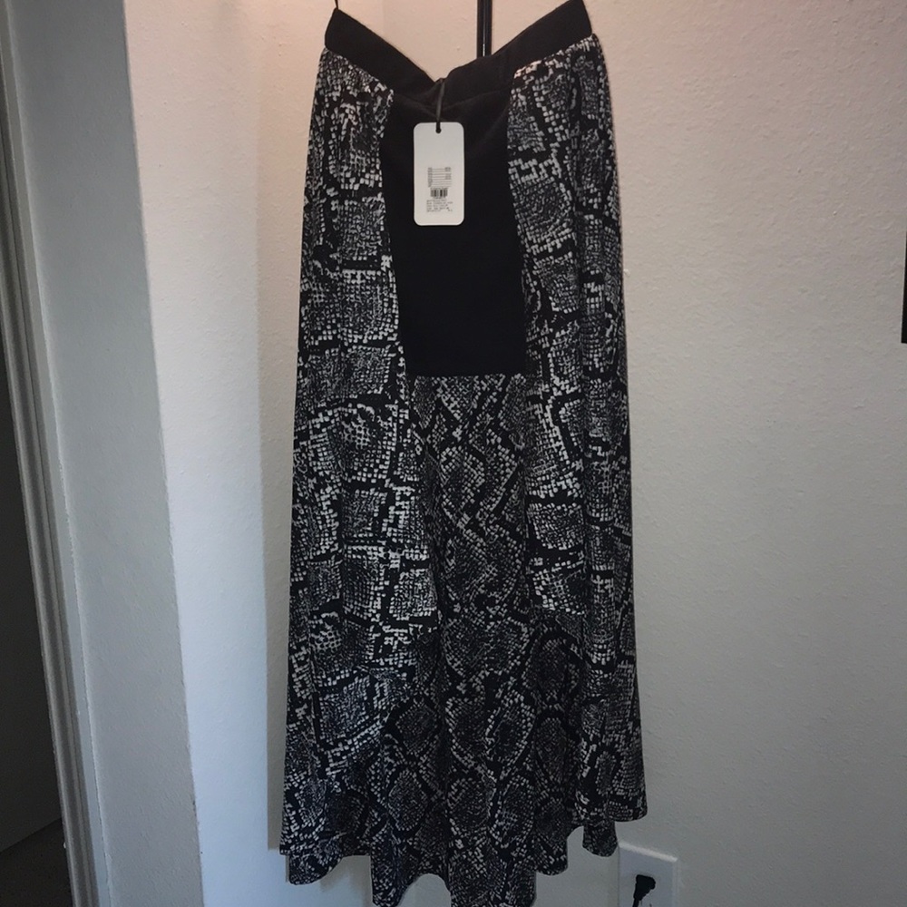 Buy 1 get 1 free 🖤💥Black white High low skirt ..